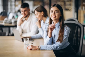 Wynajem mebli do biura — ergonomia, branding i elastyczność